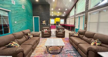 Beautiful cabin on the banks of the Little Missouri River Relief!