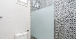 Dusche, Haartrockner, Seife, Shampoo