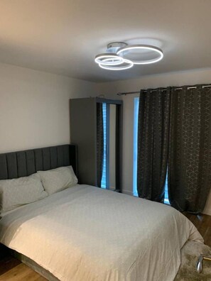 Apartment, Multiple Beds | 2 bedrooms, iron/ironing board, free WiFi, bed sheets - Inviting 2-bed Apartment in Grays (Grays)