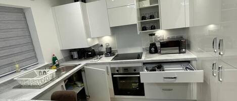 Apartment, Multiple Beds | Private kitchen