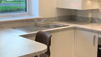 Apartment, Multiple Beds | Private kitchen | Fridge, microwave, oven, stovetop