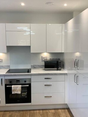 Appartement, Plusieurs lits | Cuisine privée | Réfrigérateur, four à micro-ondes, un four, surface de cuisson