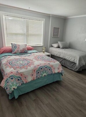 4 makuuhuonetta, vauvan matkasänky, Wi-Fi