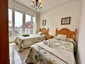 3 Schlafzimmer, Bügeleisen/Bügelbrett, Bettwäsche