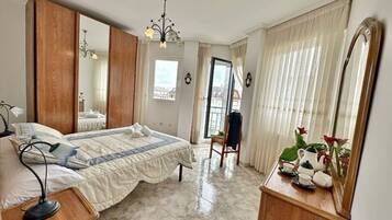 3 bedrooms, iron/ironing board, bed sheets
