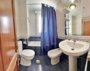 Bathtub, hair dryer, towels - Apartamento con terraza y vistas - Isla Mar 5833 (Isla)