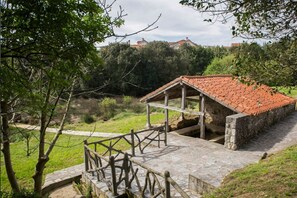 المنطقة المحيطة بالمنشأة