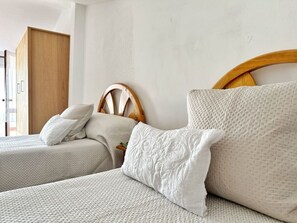 3 多间卧室、熨斗/熨衣板、床单