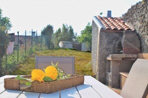 تناول الطعام بالخارج