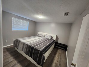3 bedrooms, desk, iron/ironing board, travel crib