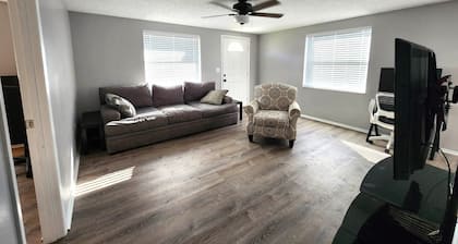 Pet Friendly 3 Bedroom Home With Fenced Yard