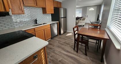 Pet Friendly 3 Bedroom Home With Fenced Yard