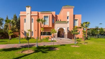 Fachada de la propiedad