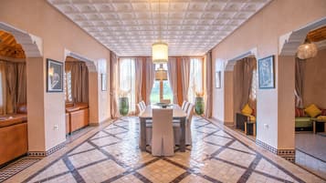 Standard Villa | Dining room