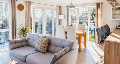 St Helens 2-bed Lodge, Sleeps 4, Pets Ok & Pool