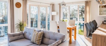 St Helens 2-bed Lodge, Sleeps 4, Pets Ok & Pool