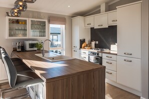 Cabin | Dapur peribadi | Peti sejuk, ketuhar gelombang mikro, ketuhar, dapur