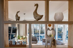 Cabin | Bahagian dalam