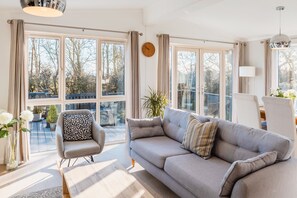 Cabin | Living area | TV