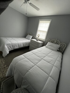 4 bedrooms, iron/ironing board, free WiFi, bed sheets