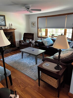 Smart TV, lettore DVD, libri