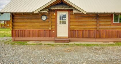 Cozy Thompson Falls Cabin w/ Mountain Views