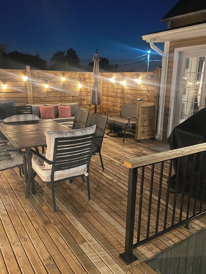 Clean, Spacious House. Minutes away from the Beach. 