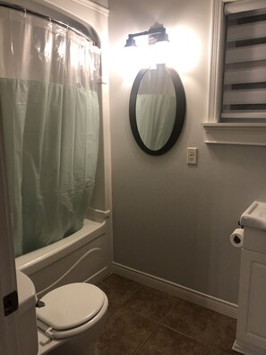 Toallas, jabón, champú y papel higiénico