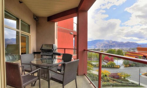 Resort Style Amenities With Pool & hot Tub, Minutes to Wineries and Golf