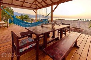 屋外ダイニングエリア