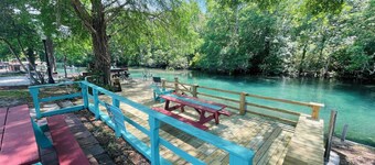 Relájese con familia Main River house Kayaks, WIFI, canoa, área de juegos GRATIS