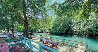 Main River house: Includes Kayaks, Canoe, Game Rm, Weeki Spring behind home,