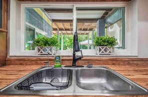 Interior - Best River Home-Bear Trail Retreat- 10 Kayaks, LG yard, Gazebo, Firepit,10 kayak (Spring Hill)