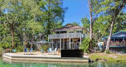 Best River Home-Bear Trail Retreat- 10 Kayaks, LG yard, Gazebo, Firepit & kayaks