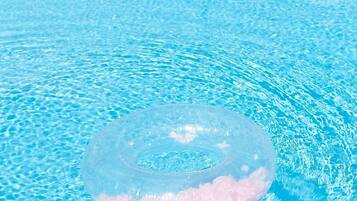 Piscine extérieure (ouverte en saison)