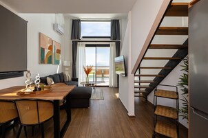 Muebles diferentes y sistema de insonorización 