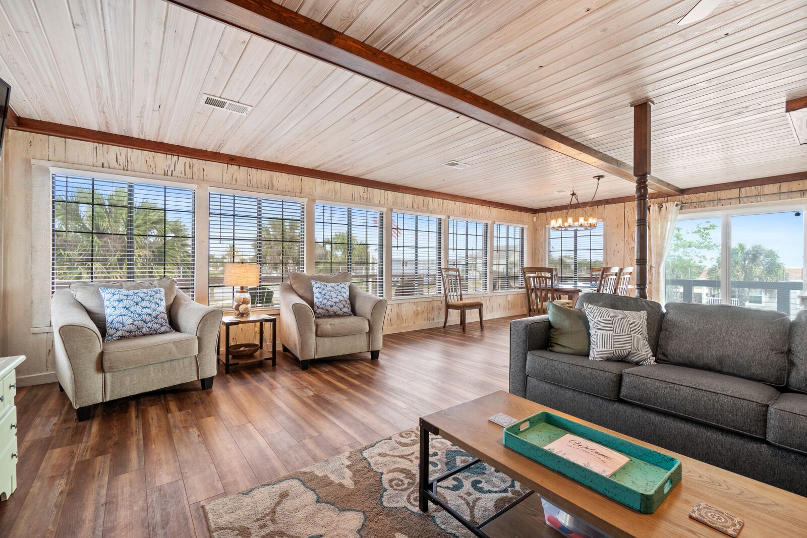 TV connectée, baby-foot, table de tennis de table