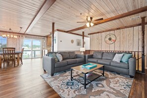 Smart TV, table football, ping pong - Meant to be by the Sea (Port Saint Joe)