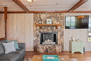 Smart TV, tavolo da calcetto, tavolo da ping pong