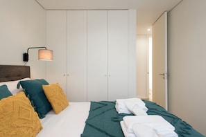 3 bedrooms, desk, iron/ironing board, free WiFi - AgapeStay Family House (Oporto)