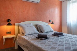 4 bedrooms, desk, iron/ironing board, travel cot - Villa Amore: Sonnenverwöhnter Luxus am Meer (Kapelica)