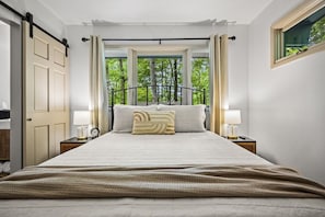 3 chambres, fer et planche à repasser, lit de bébé portatif