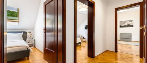 Panoramic Apartment, Terrace | Desk, soundproofing, free WiFi, bed sheets