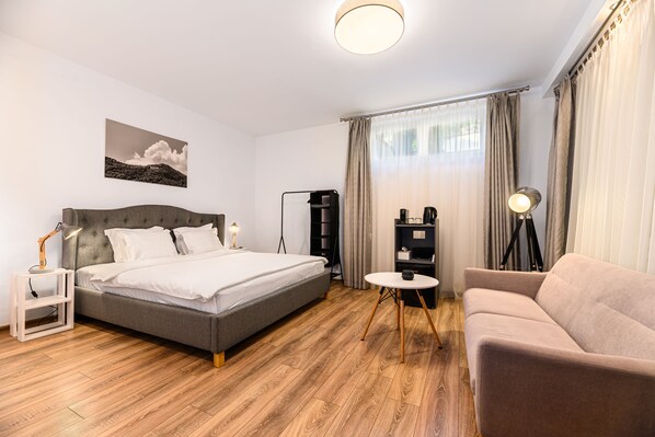 1 bedroom, desk, soundproofing, free WiFi