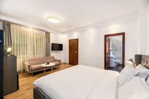 1 bedroom, desk, soundproofing, free WiFi