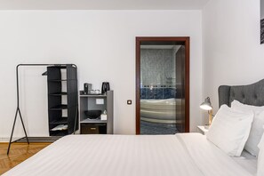 Deluxe kamer, balkon | Een bureau, geluiddichte muren, gratis wifi, beddengoed
