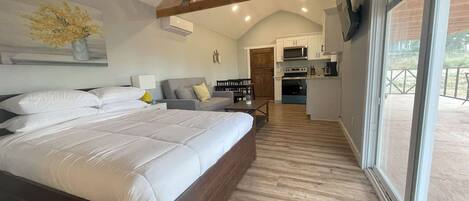 Tabla de planchar con plancha, wifi, ropa de cama