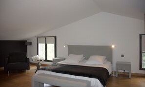 3 chambres, bureau, Wi-Fi, draps fournis