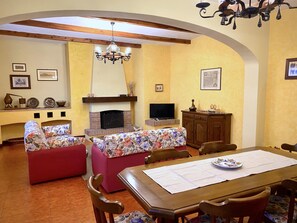 Interior - CASA BARBERA: Terrace in the Monferrato (Salabue)
