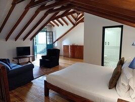Cuádruple Dúplex | Desk, free WiFi, bed sheets